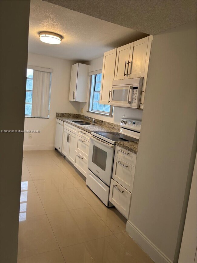 Foto del edificio - 2662 SE 19th Ct