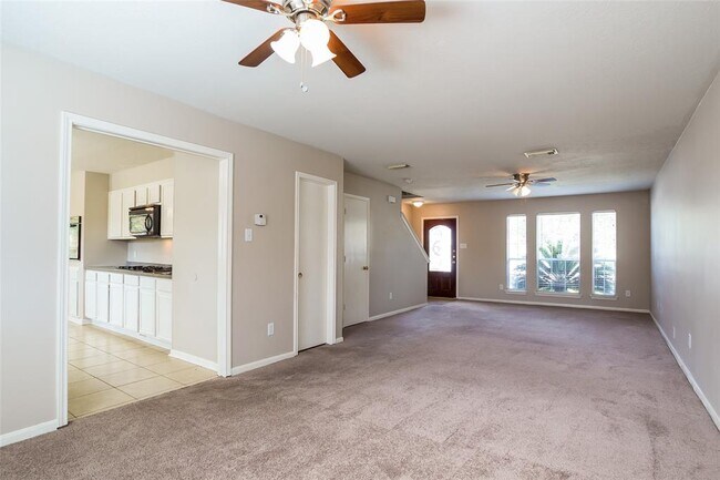 Foto del edificio - 4906 Woodland Meadows Ln