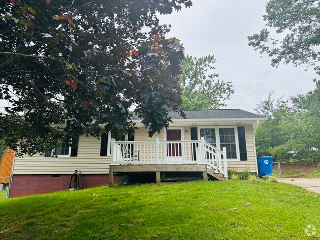 Building Photo - 12 King Arthur Pl