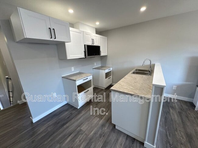 Building Photo - 215 Langworthy St