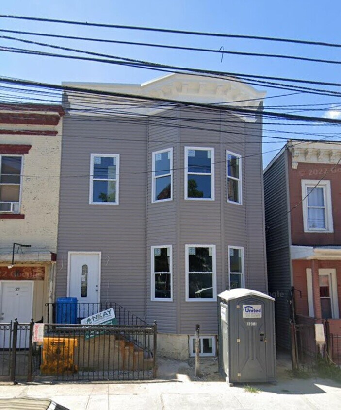 29 Hague St Unit 3, Jersey City, NJ 07307 Room for Rent in Jersey