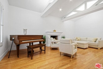 Building Photo - 352 S Wetherly Dr