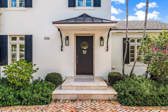 Building Photo - 306 Cordova Rd