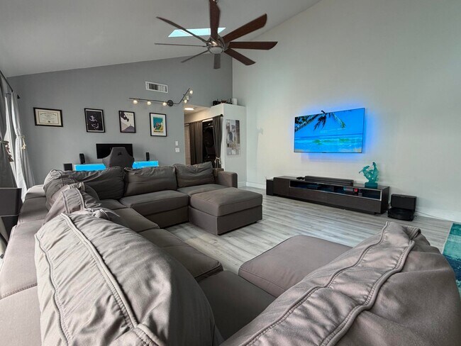 Foto del edificio - 8847 Thumbwood Cir