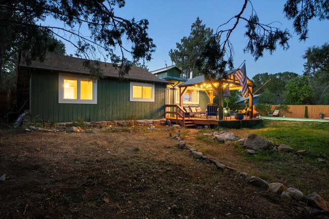 Building Photo - Beautiful 4-Bedroom, 3-Bathroom Home with ...