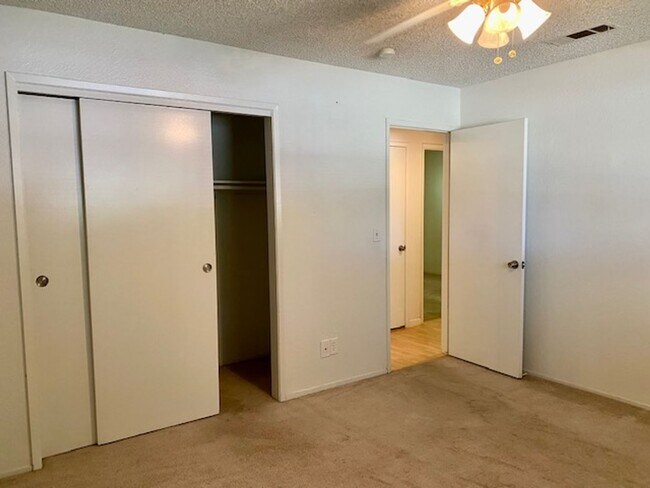 Foto del edificio - $2,100 Fowler & Ashlan, 3 Bedroom Home - C...