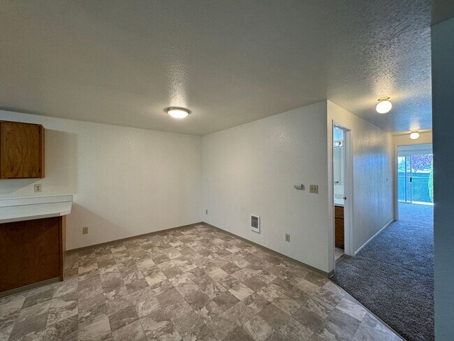 Building Photo - NM417