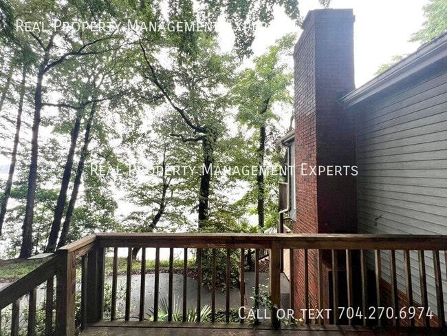 Building Photo - 3324 Sadler Rd