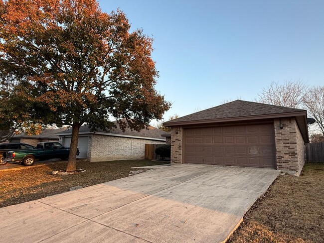 Building Photo - Adorable 3 bedroom, 2 bathroom home in a g...