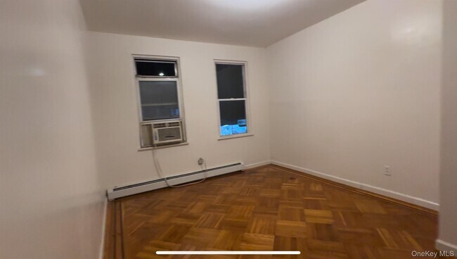 Foto del edificio - 220-29 Hempstead Ave