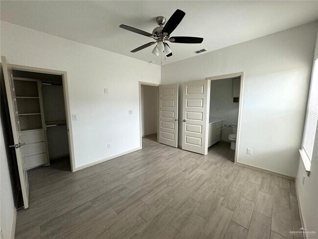 Foto del edificio - 7815 N 58th St