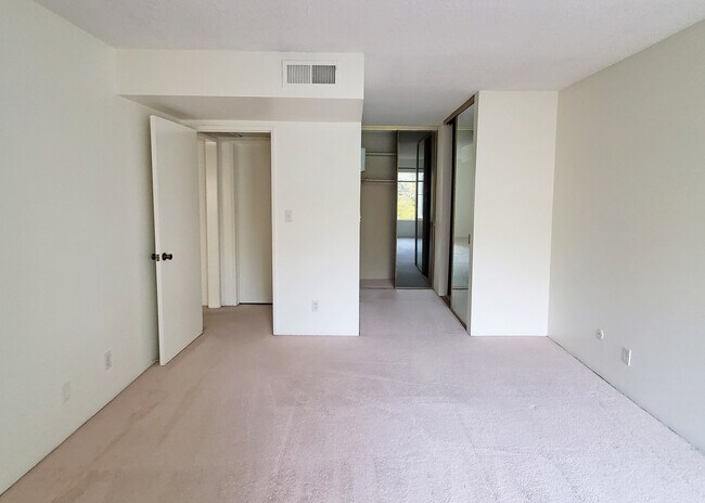 Foto del edificio - 9204 Summertime Ln