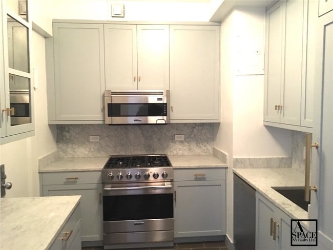 Building Photo - 1067 Park Avenue