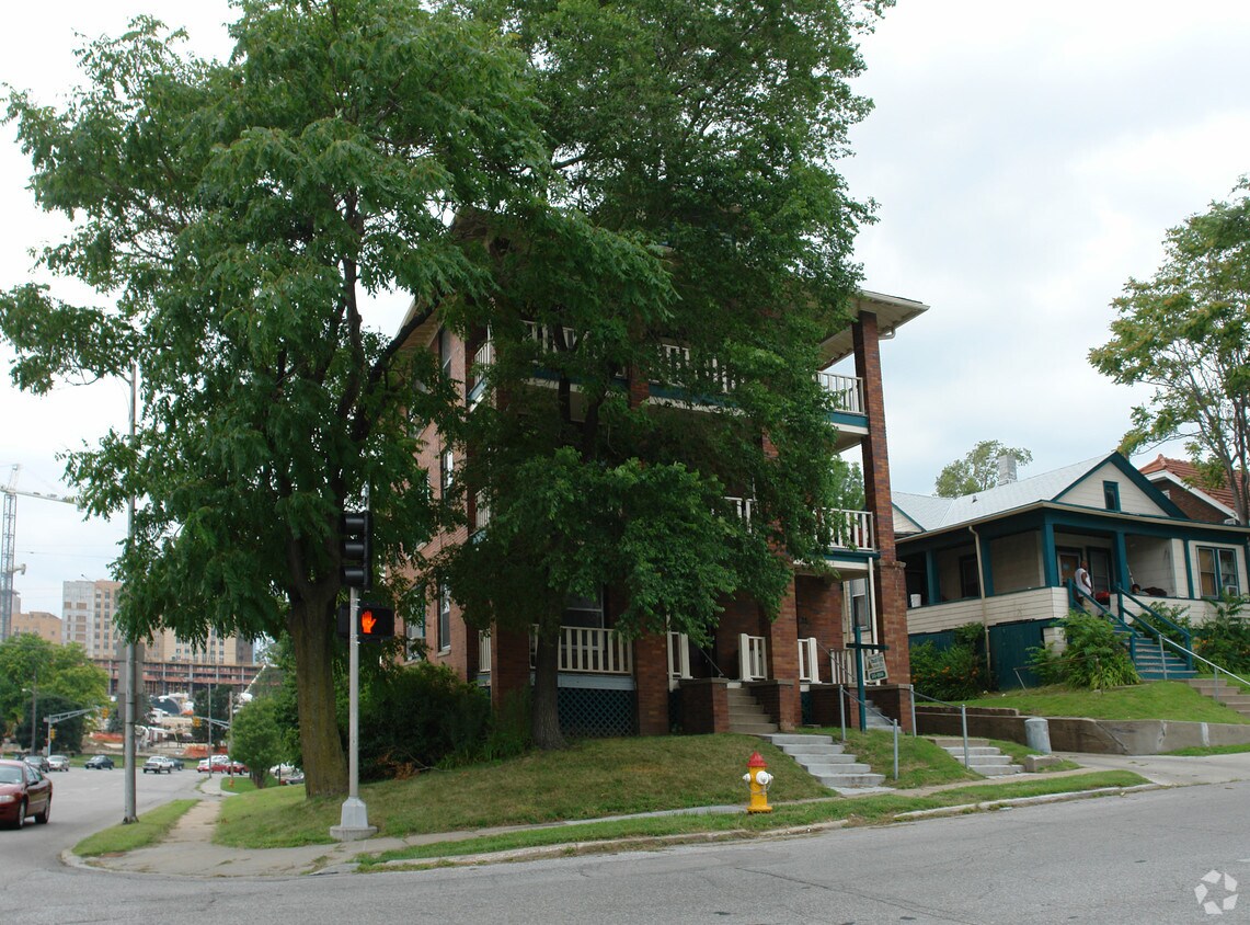 Building Photo - 122 Park Ave