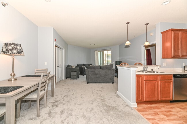 Building Photo - 4130 S Lake Dr