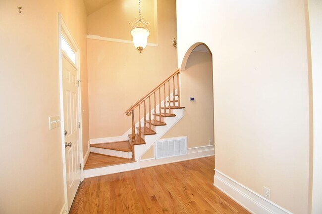 Building Photo - 4 Bedroom and 2 Bath Home- Baywood Subdivi...