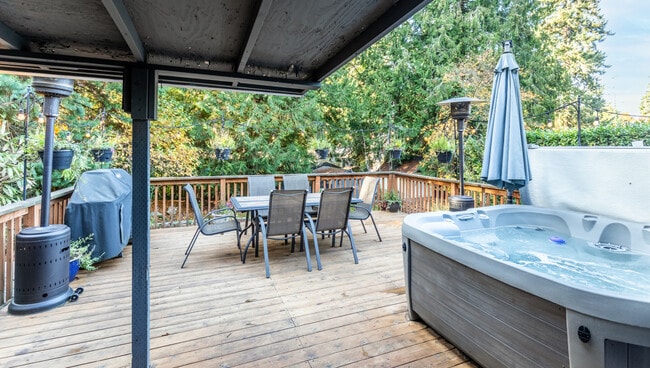 Hot Tub & Back Deck - 14807 Ashworth Ave N