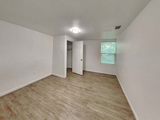 Foto del edificio - READY NOW! CHECK IT OUT!