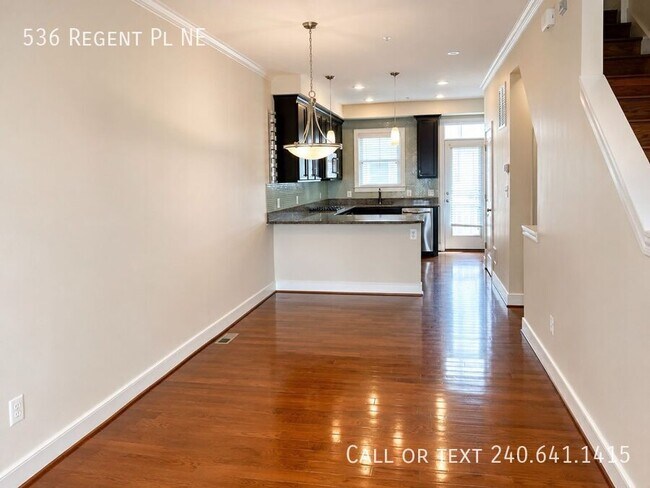 Building Photo - 536 Regent Pl NE