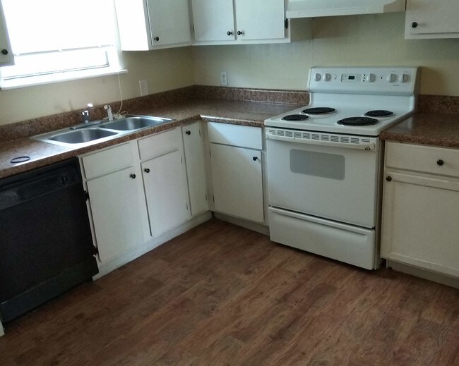Building Photo - 206 Landon Ct NE