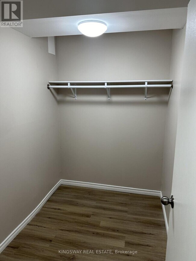 Photo du bâtiment - 185 Lisgar Ave