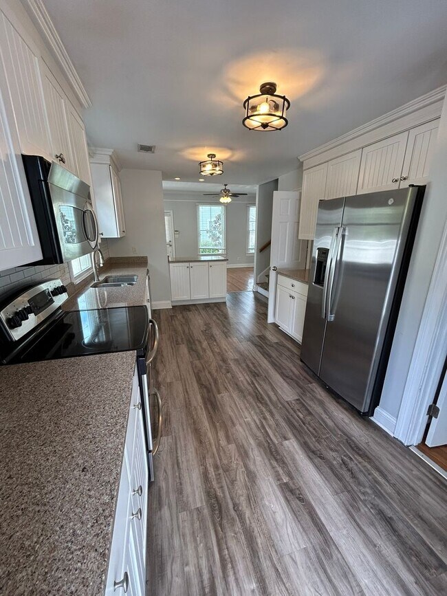 Foto del edificio - Charming 3 Bedroom/2 Bathroom with off street parking in Downtown Savannah, GA