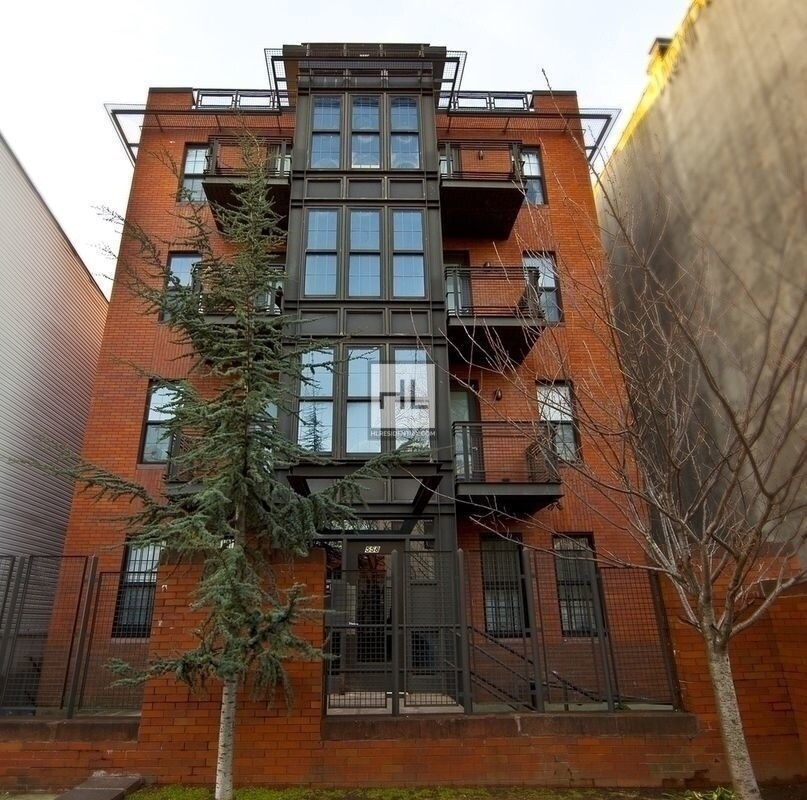 Building Photo - 558 Lafayette Ave