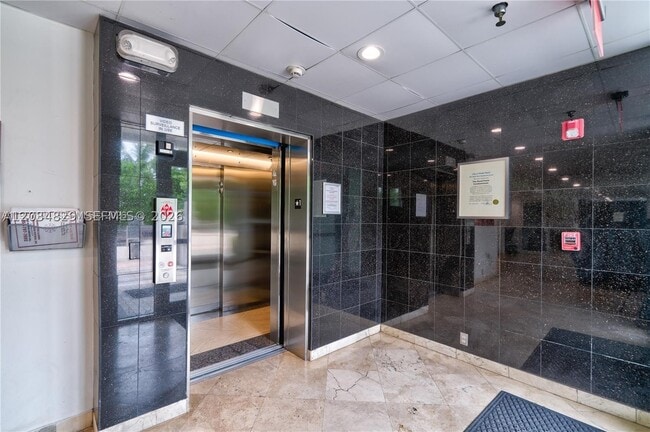 Building Photo - 7800 Collins Ave