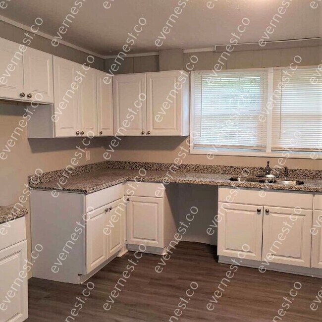 Building Photo - 1217 Foxhill Dr