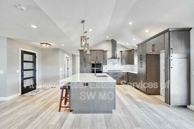 Building Photo - 5346 Palisades Ave