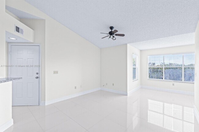 Foto del edificio - 1401 Village Blvd