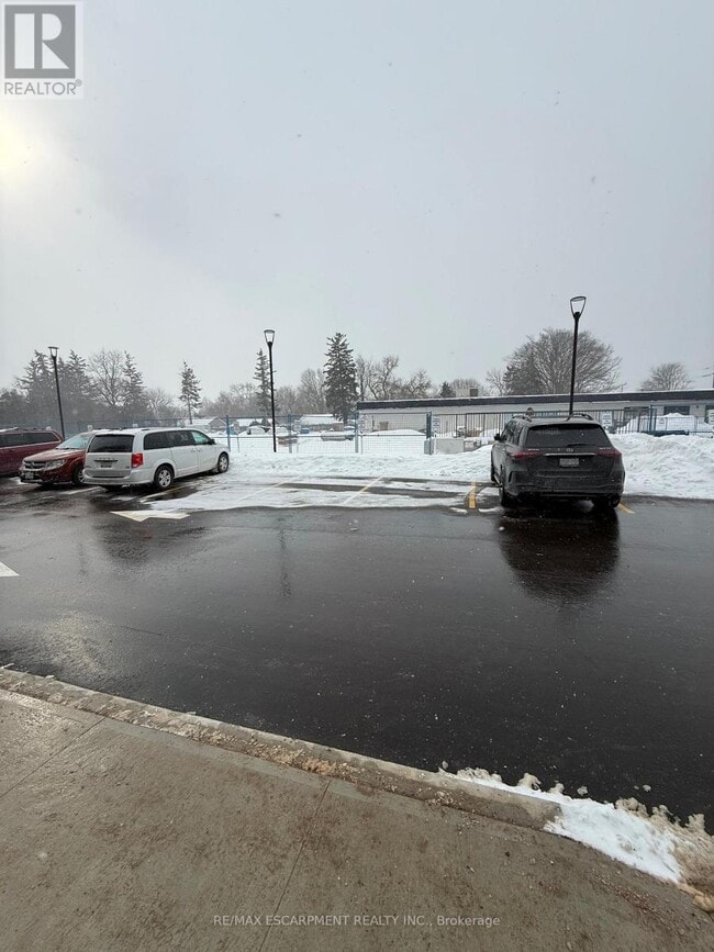 Photo du bâtiment - 498 Plains Rd E