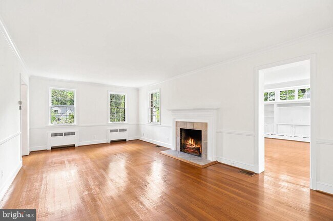 Building Photo - 4530 Dexter St NW