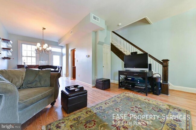 Foto del edificio - 319 14th Pl NE