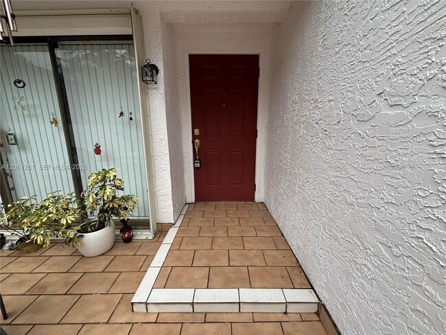 Building Photo - 6453 Pinehurst Cir