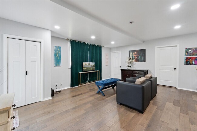 Foto del edificio - 1313 Gordon Ave