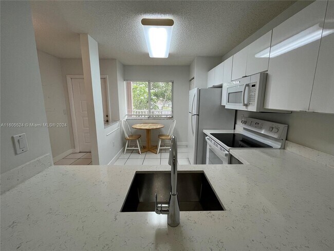 Foto del edificio - 9580 Weldon Cir