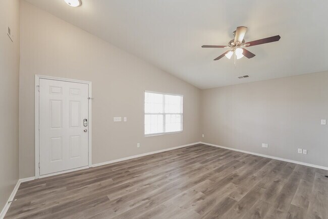 Foto del edificio - 5221 Valcourt Rd