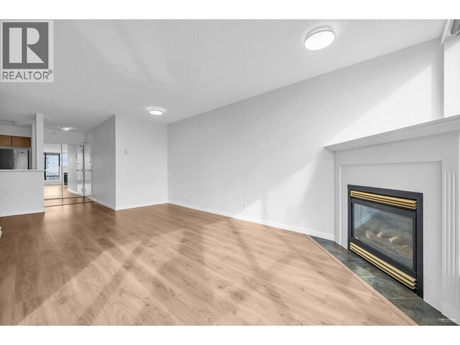 Building Photo - 8180 Granville Ave