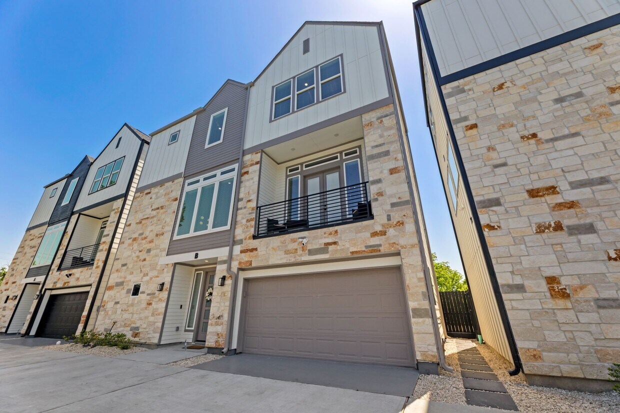 Foto principal - 8521 B St