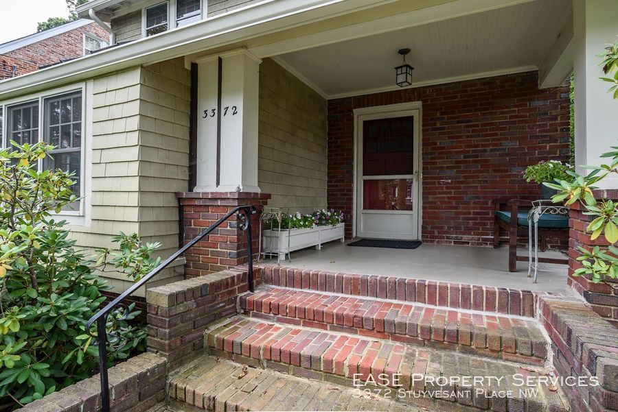 Primary Photo - 3372 Stuyvesant Pl NW