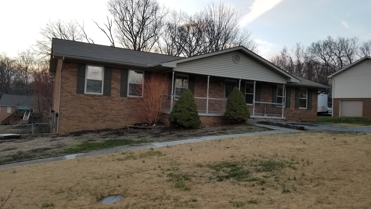 Primary Photo - Lovely Brick Home in Nice Neighborhood