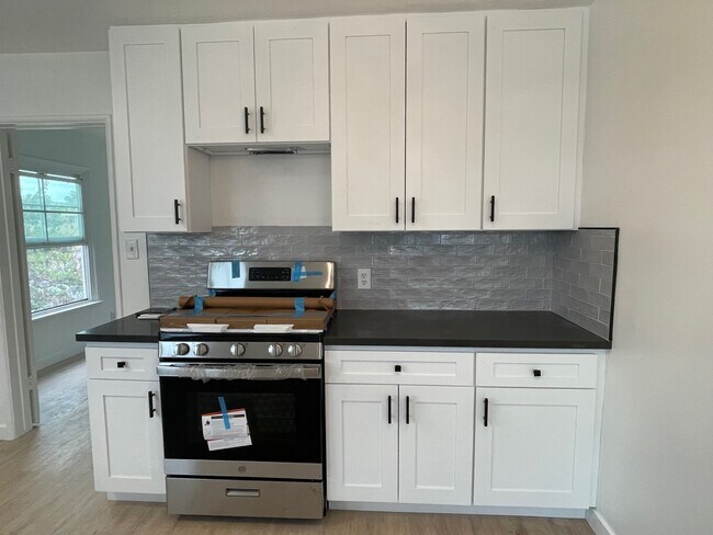 Foto del edificio - 5325 Whitsett Ave
