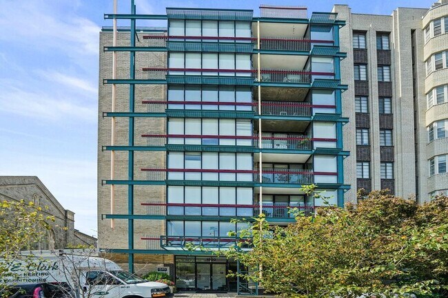 Building Photo - Light Filled One-Bedroom + Den in Dupont C...