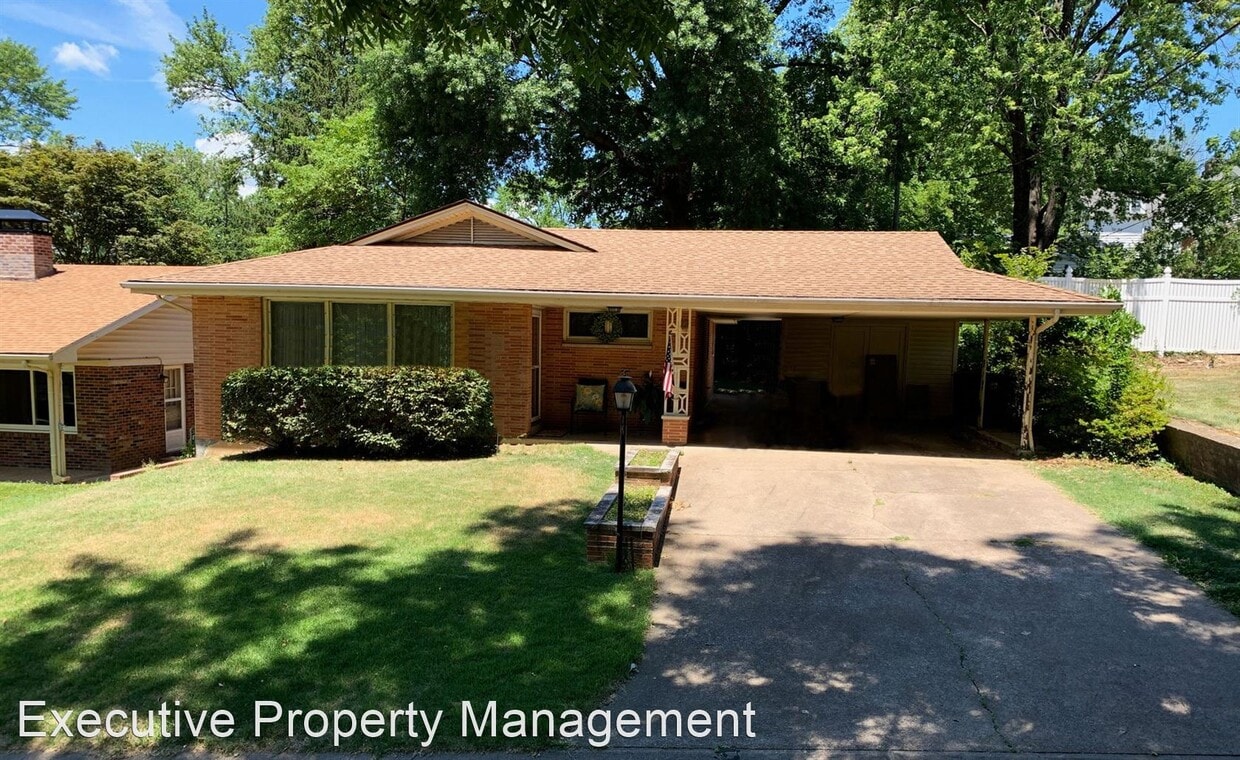 3 br, 1.5 bath House 1704 Cecilia House Rental in Cape Girardeau