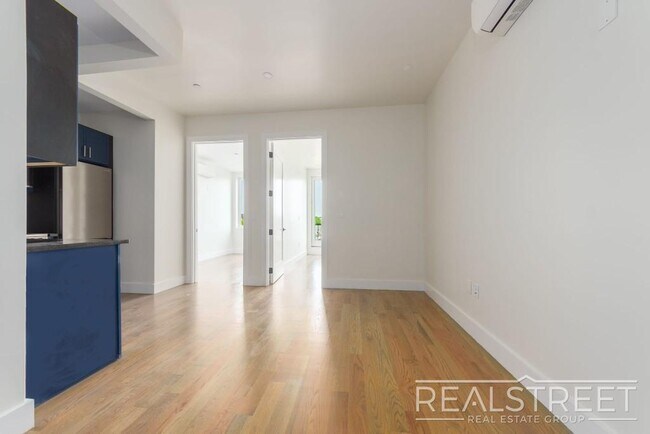 Foto del edificio - 1734 Nostrand Ave