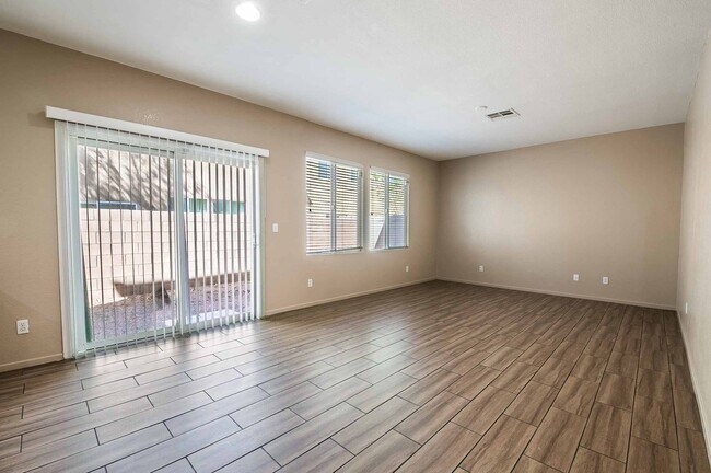Foto del edificio - CUTE 3 BEDROOM HOUSE!