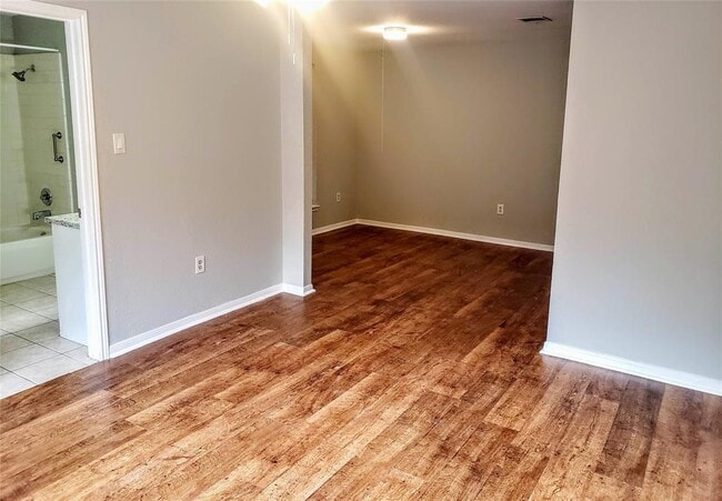 Building Photo - 615 Park Grove Dr