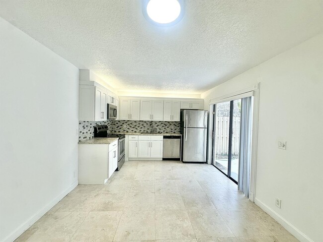 Building Photo - 173 Lake Arbor Dr