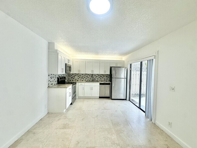 Foto del edificio - 173 Lake Arbor Dr